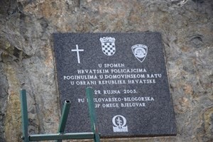 Slika PU_BB/Dan policije 2016/Spomen obilježje.JPG